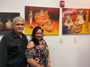 Con mi hermano Walter Arias frenta a las vasijas precolombianas colombianas en óleo sobre lienzo